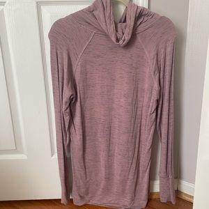 athletic long sleeves top